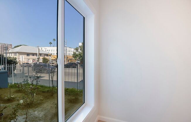 Studio, 1 bath, 214 sqft, $1,350, Unit 115