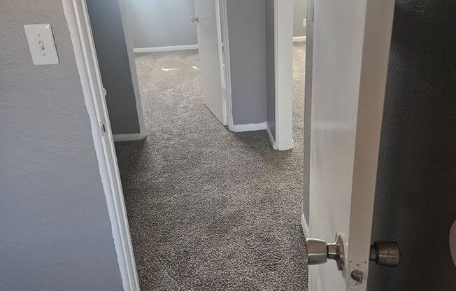 2 beds, 1 bath, 750 sqft, $1,070, Unit B03 1024 15