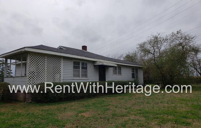 GRANDPA'S BUNGELOW/ CHARMING RANCH HOME/ TOTALLY RENOVATED/ PRIVATE YARD