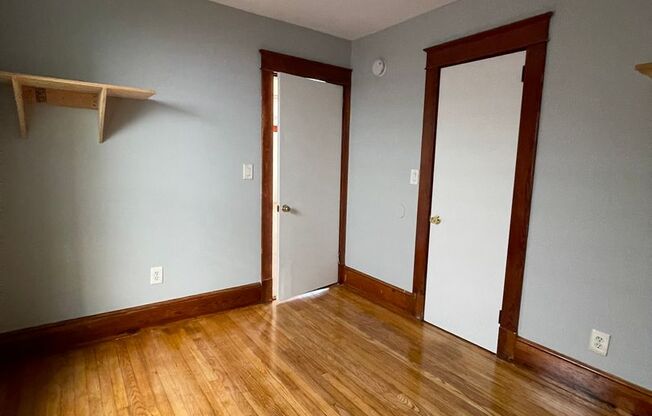 2 beds, 1 bath, $2,000, Unit B