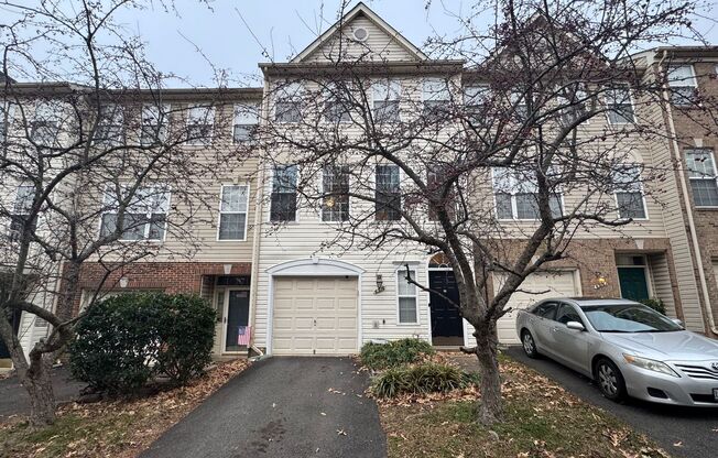 Stunning 3 Bed 2.5 Bath Home With Fenced Yard In Beautiful Harris Property