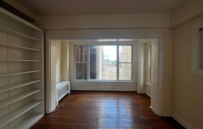 2 beds, 1 bath, 1,245 sqft, $1,950, Unit Old King Edward 68