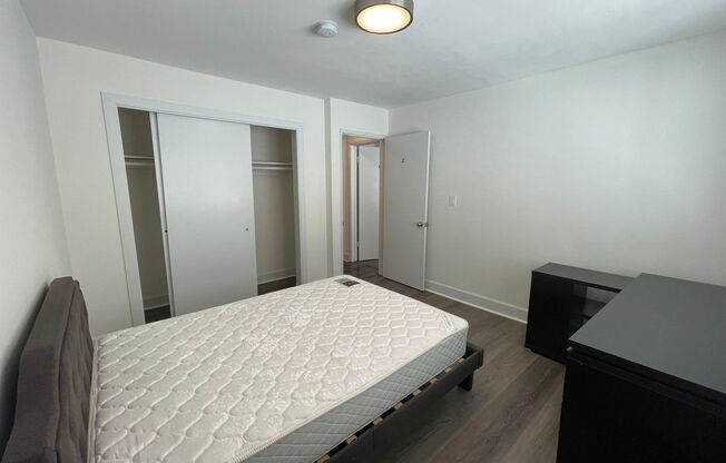 2 beds, 1 bath, $2,610, Unit 8