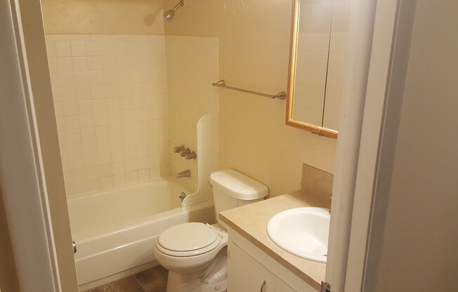 2 beds, 1 bath, 825 sqft, $1,150, Unit 14