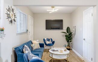 U of M Area! FULLY RENOVATED ONE BEDROOM APARTMENTS NOW AVAILABLE!