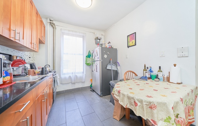 516 W 156 ST