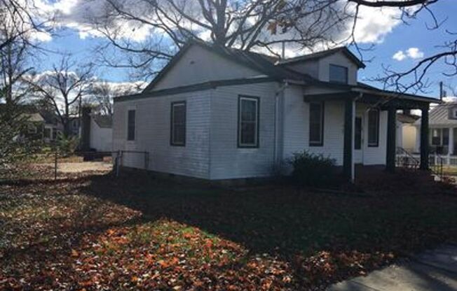 3 bed house in Church Hill! Fenced yard, garage, All electric, central HVAC, laundry!