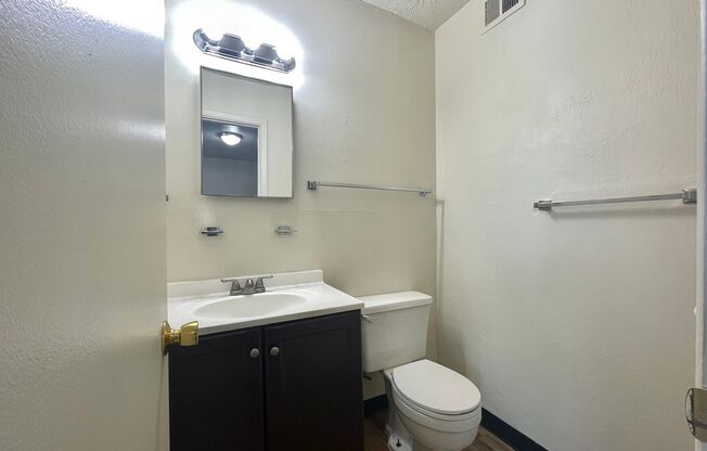 2 beds, 1.5 baths, 948 sqft, $1,015, Unit Unit 107