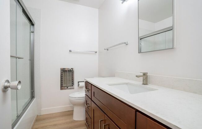 2 beds, 1.5 baths, $2,600, Unit 1117 Park Ave #D - LU