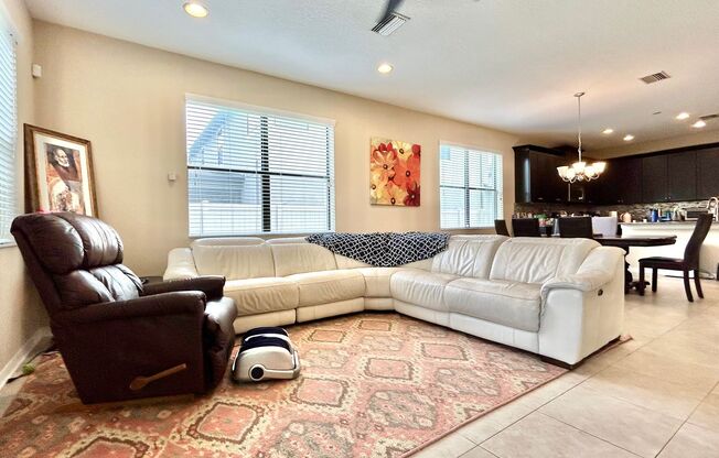 4Bdrm 3Bath Spacious Home located in Misty Ridge!
