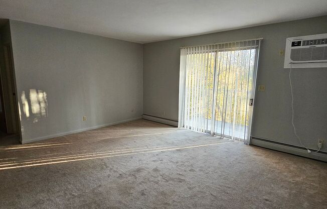 2 beds, 1 bath, $900, Unit 65