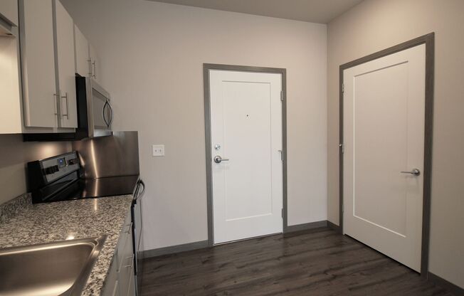 1 bed, 1 bath, 720 sqft, $1,245, Unit UW 1425-304