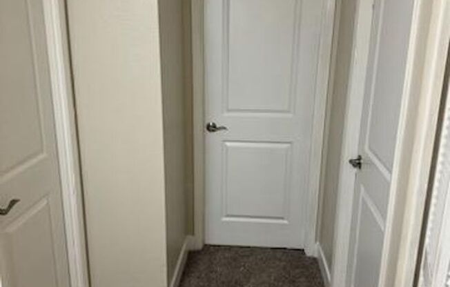 2 beds, 1 bath, $1,600