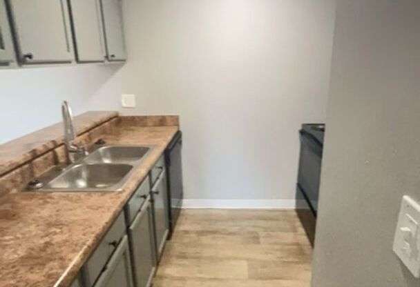 2 beds, 1.5 baths, 900 sqft, $920, Unit 615-301