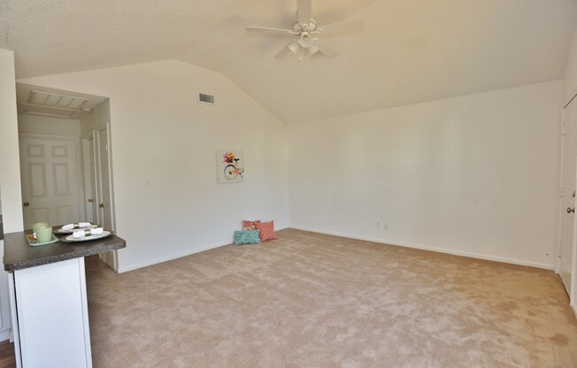 2 beds, 1 bath, $1,275