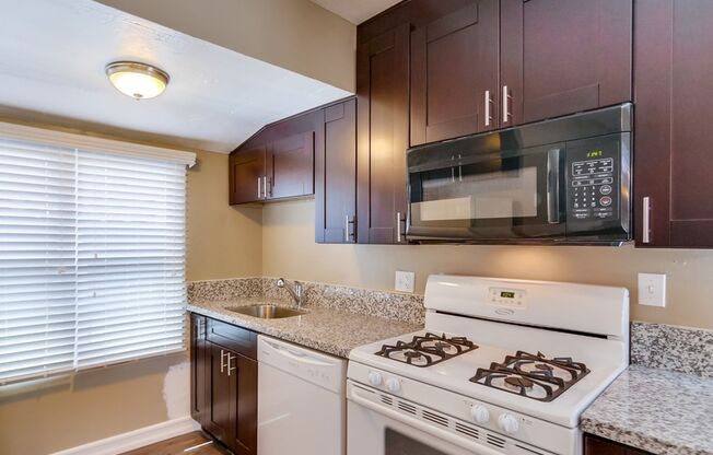 Moose 4154-4158 Estrella Avenue