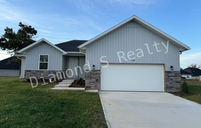 New Morelock Built 3 Bedroom Home Available Now in Nixa!