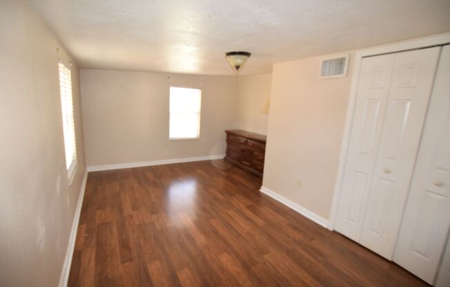 3 beds, 1 bath, $1,500