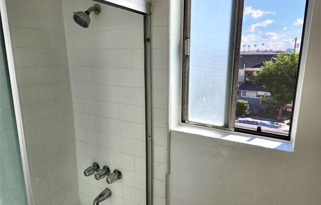 Studio, 1 bath, 306 sqft, $1,775, Unit 16