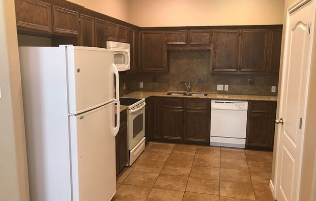 Beautiful 3bed/2bath Duplex near Clear Creek Viewable 8/5