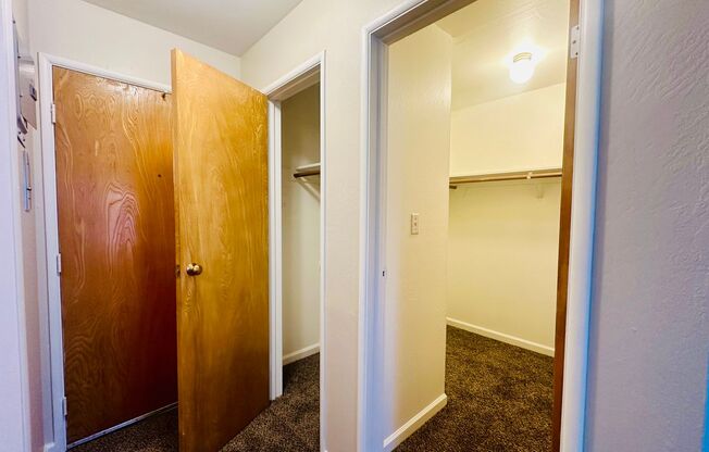 Studio, 1 bath, 325 sqft, $1,450, Unit 06