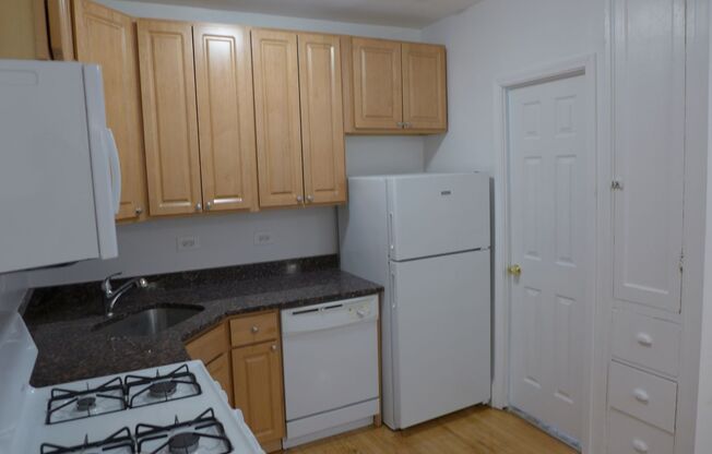 Studio, 1 bath, 300 sqft, $1,395, Unit 306