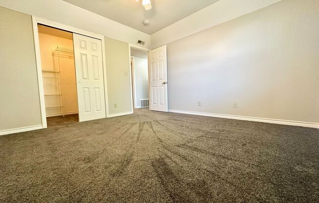 2 beds, 1 bath, 924 sqft, $1,075, Unit J3