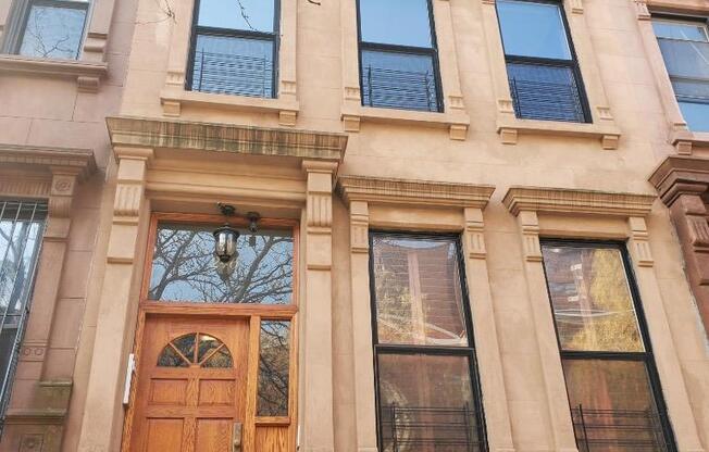 246 W 132 ST
