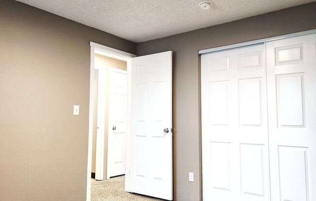 2 beds, 1 bath, 830 sqft, $1,285, Unit O-244