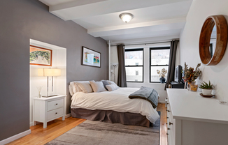 37 39 W 8 ST