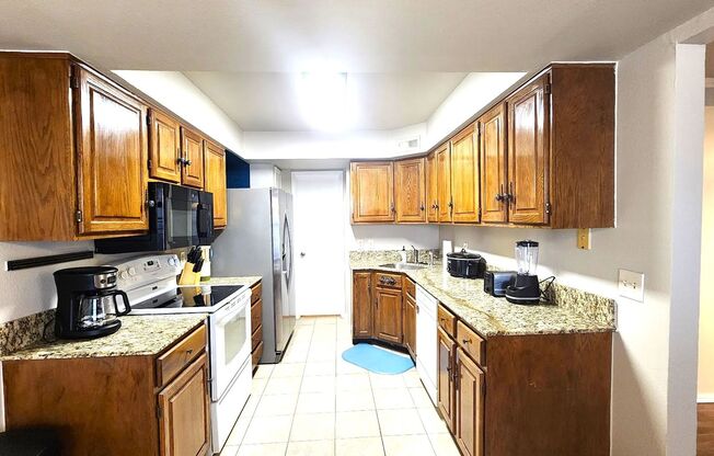 3 beds, 2 baths, $1,800, Unit # 27A