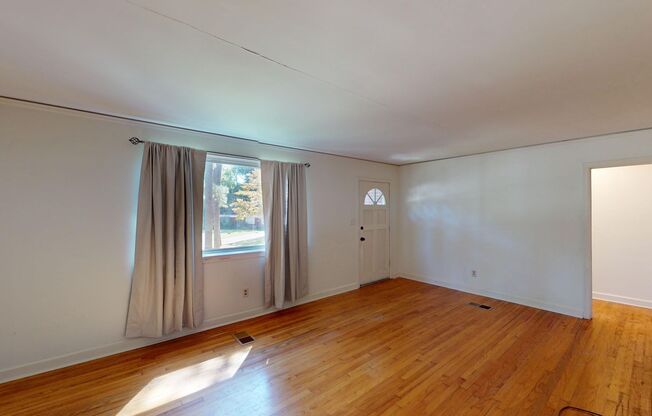 3 beds, 1 bath, $1,100