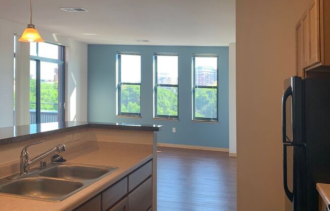 2 beds, 2 baths, $2,995, Unit Suite 1-505