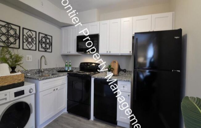 1 bed, 1 bath, $835, Unit 3320 Greenwood Blvd #04