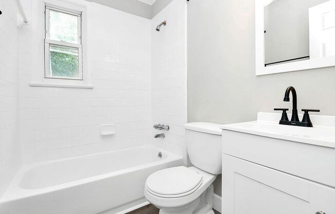 2 beds, 1 bath, $1,495, Unit 1827 Academy St