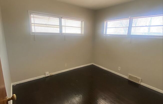 3 beds, 1 bath, $1,250