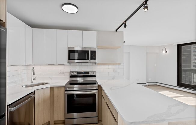 3 beds, 1.5 baths, $3,400, Unit 8H