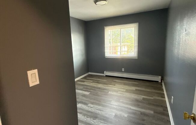 2 beds, 1 bath, 900 sqft, $1,325, Unit Station Hills 5818-17