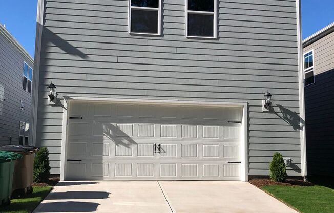 Modern 5 Bed | 3 Bath House in Cary