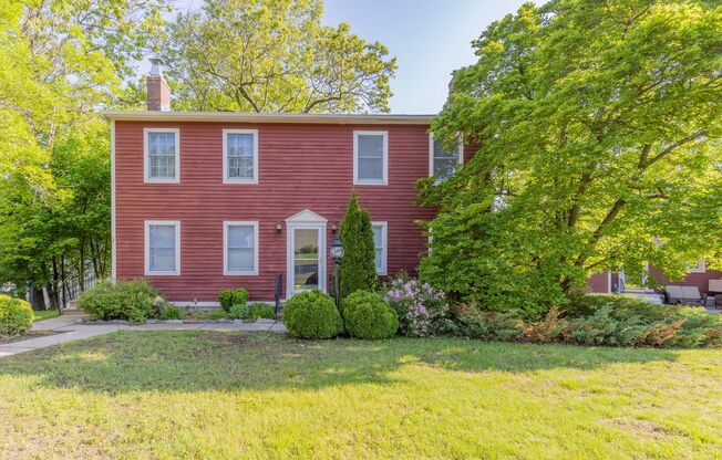 Beautifully Renovated 2 Bed, 2 Bath Colonial Home in Lakewood Community