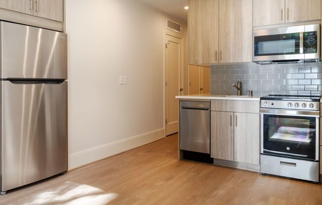 1 bed, 1 bath, $3,000, Unit 115