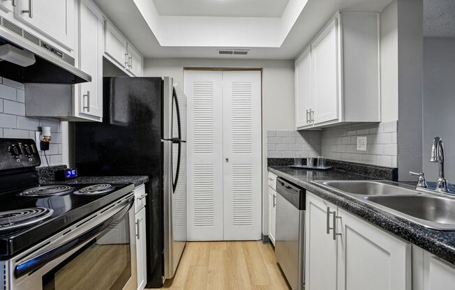 2 beds, 2 baths, 976 sqft, $1,448, Unit 5F