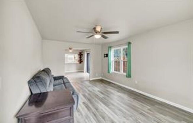 2 beds, 1 bath, $1,295