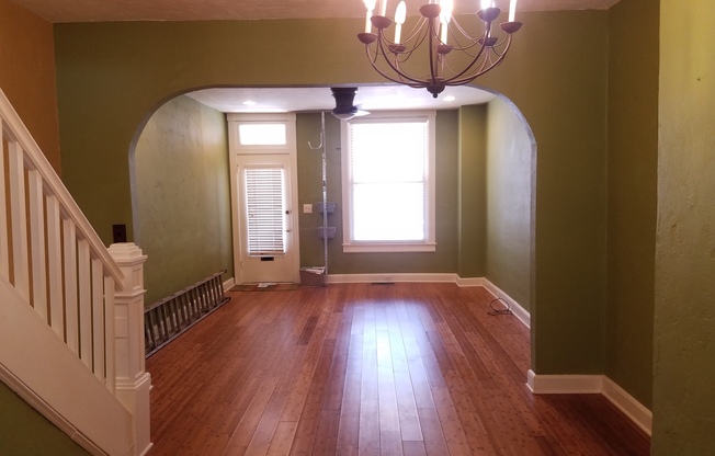 Charming 2 Bedroom w/ Den Townhome in Washington Village!