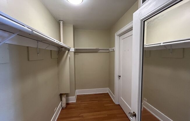 Studio, 1 bath, 347 sqft, $1,180, Unit 605