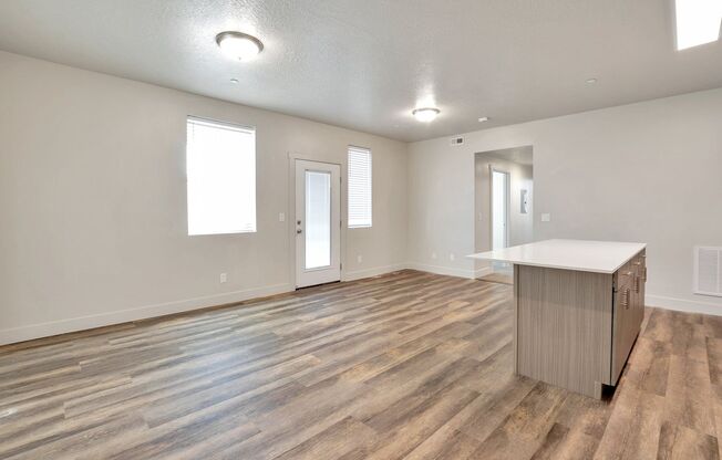 Stunning 2 Bed - 2 Bath - Pet Friendly Condo in Great Ogden Location! Available NOW!
