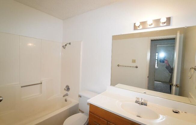 2 beds, 1 bath, $995, Unit Apt. 14