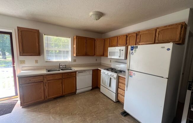 3 beds, 2 baths, $1,500