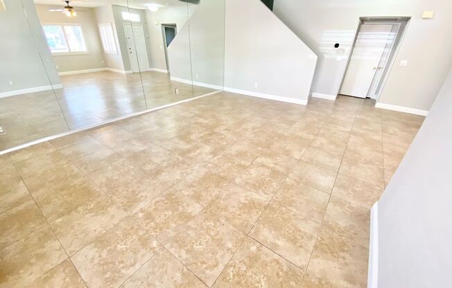 STUNNING 2 BEDROOMS 2.5 BATHROOMS TWO STORY TOWNHOUSE IN GATED COMMUNITY!