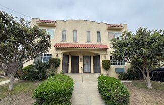 733 Cerritos Avenue